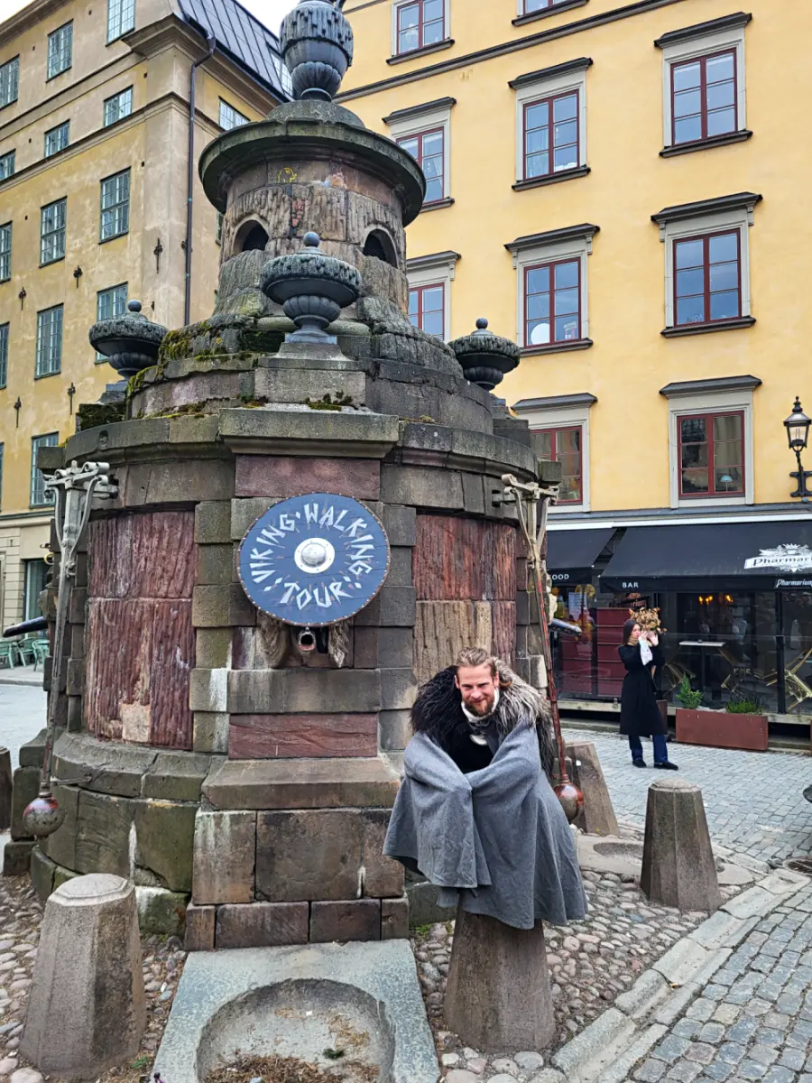 Naš vodič, viking Alex, Stockholm, free viking walking tour